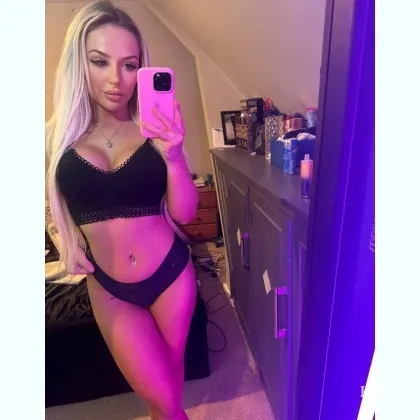 Слaдeнькaя мaлышкa приглaшаeт нa интим.Звони..